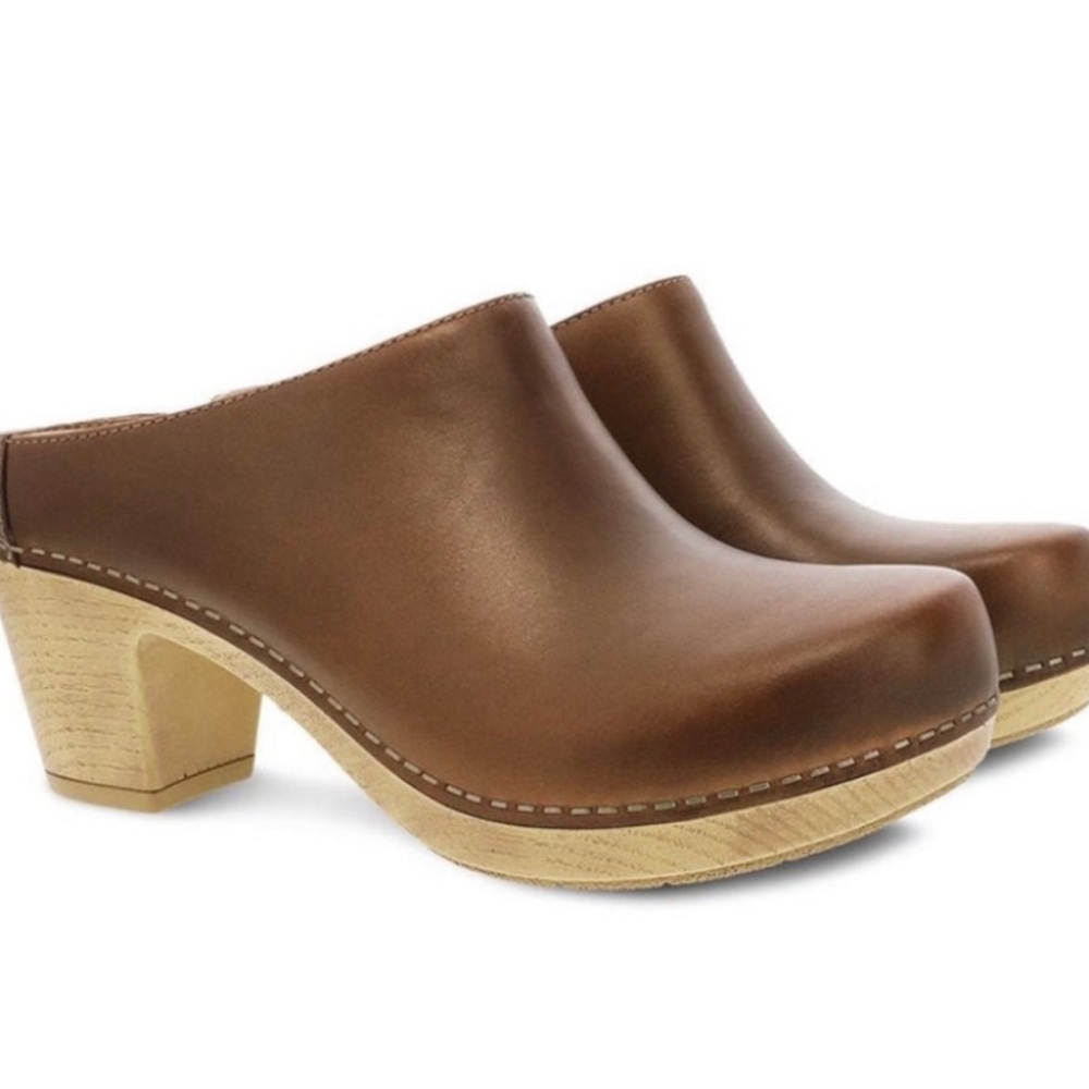 DANSKO ABBIE CLOG - BRAND NEW IN BOX!  SIZE 8 US
